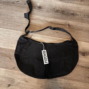 BAGGU Sleek Black Shoulder Bag